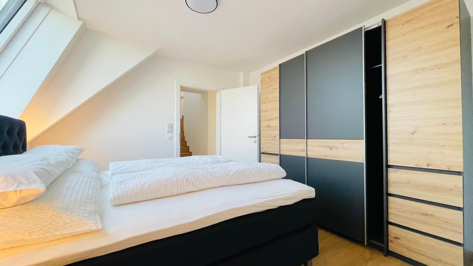 Spacious Penthouse - 4 For Up To 10 Guests - Contactless Check-in Apartamento