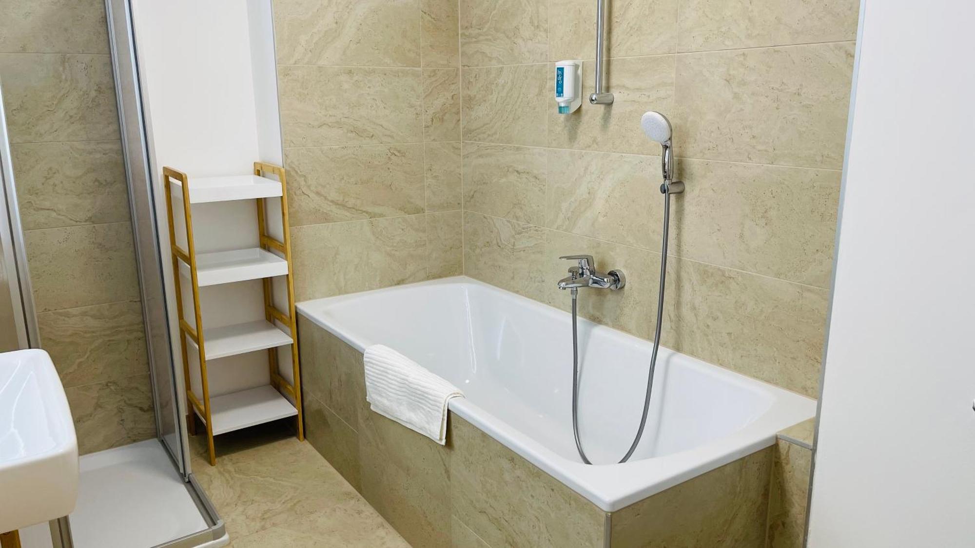 Apartamento Spacious Penthouse - 4 For Up To 10 Guests - Contactless Check-in *