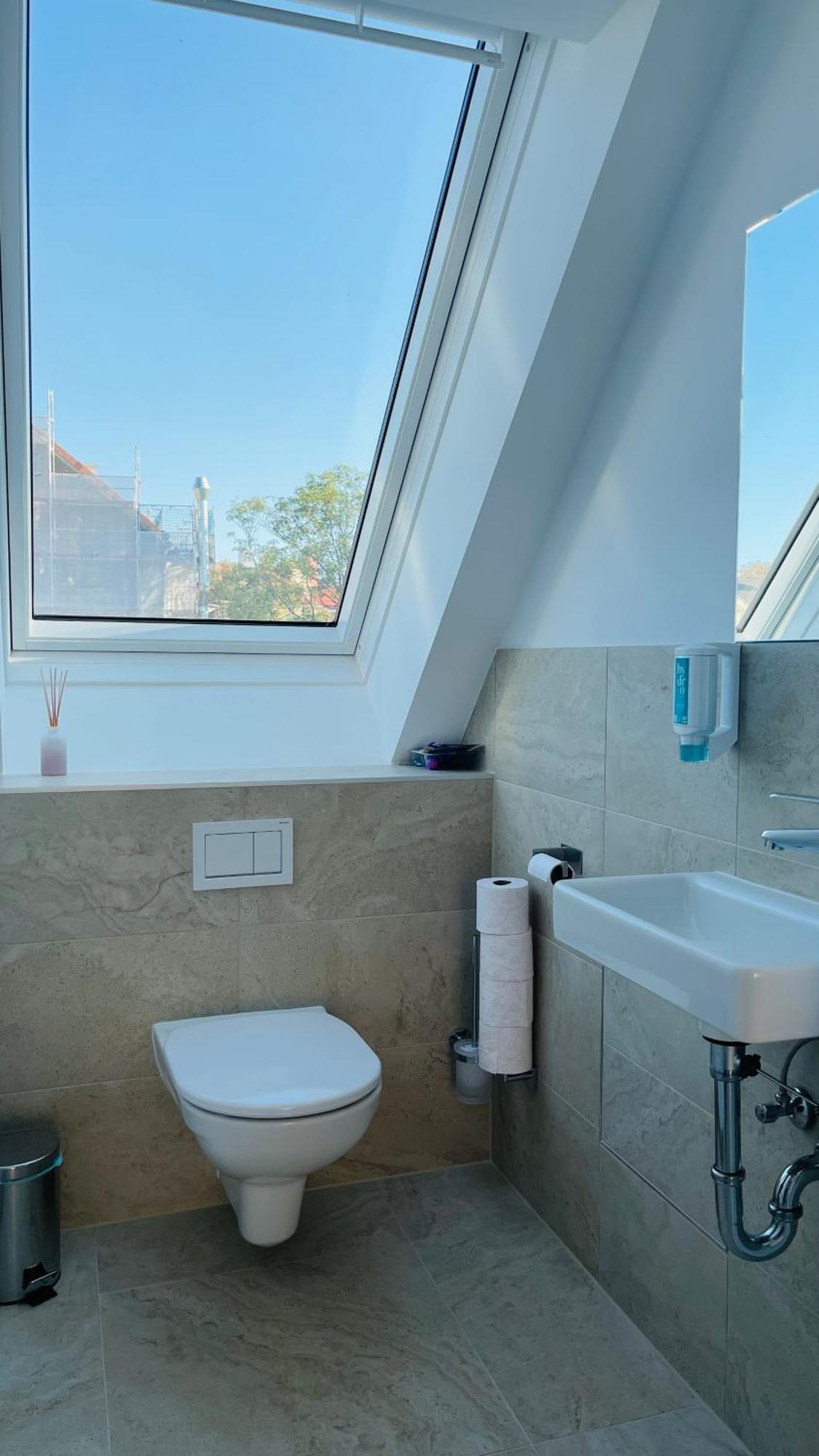 Spacious Penthouse - 4 For Up To 10 Guests - Contactless Check-in * Viena