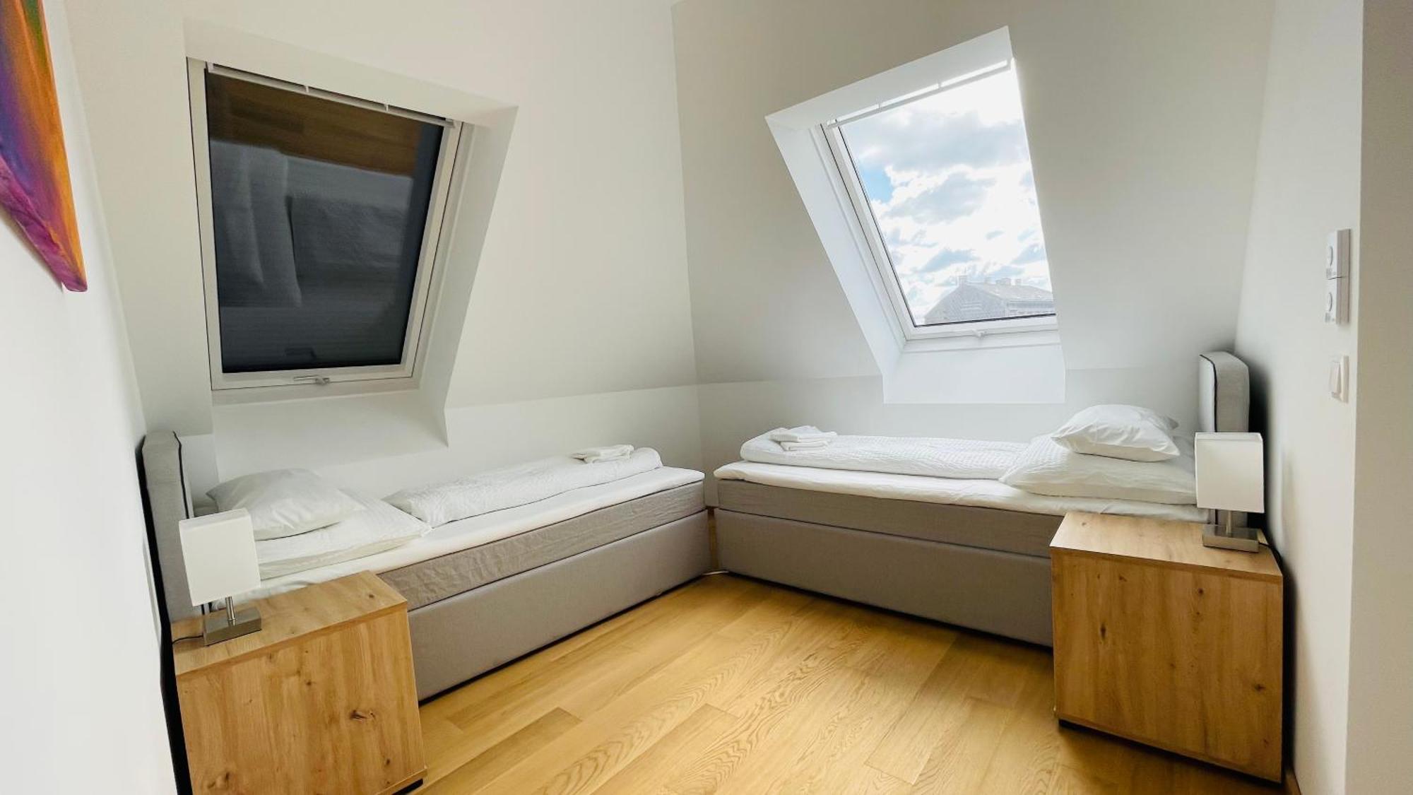 Spacious Penthouse - 4 For Up To 10 Guests - Contactless Check-in Apartamento *