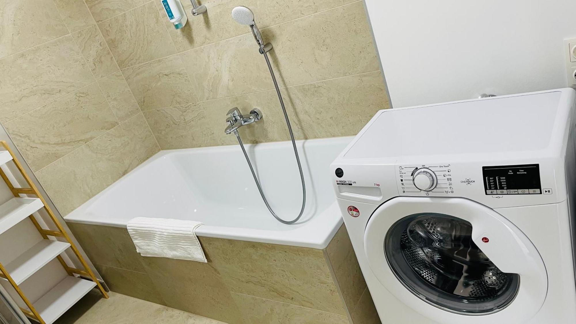 Spacious Penthouse - 4 For Up To 10 Guests - Contactless Check-in Apartamento Viena