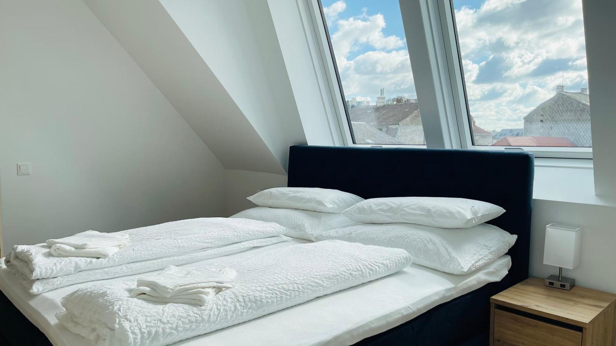 Spacious Penthouse - 4 For Up To 10 Guests - Contactless Check-in Apartamento *